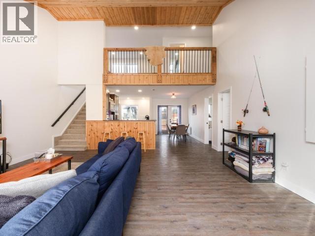 82 Eugene Avenue, Whitehorse, YT - Indoor