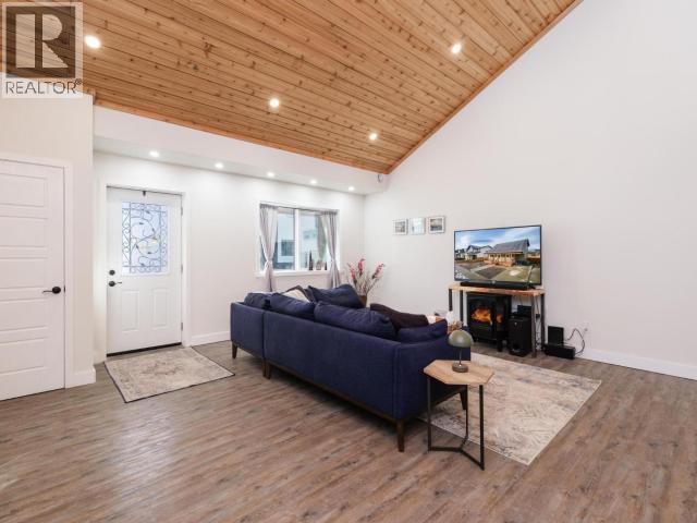 82 Eugene Avenue, Whitehorse, YT - Indoor Photo Showing Other Room