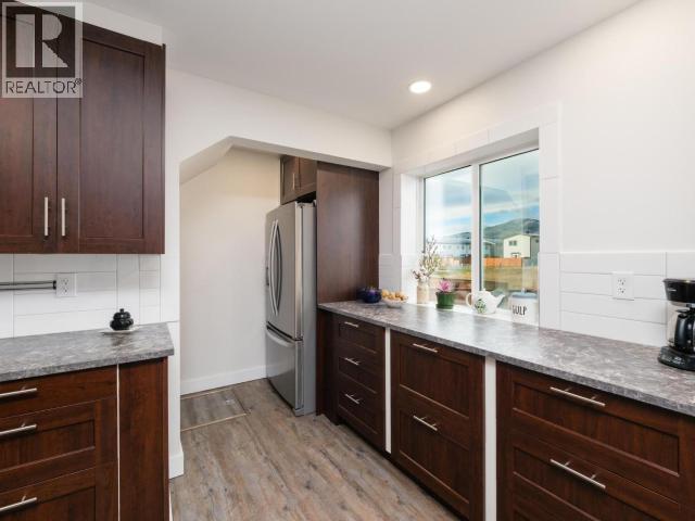 82 Eugene Avenue, Whitehorse, YT - Indoor Photo Showing Kitchen