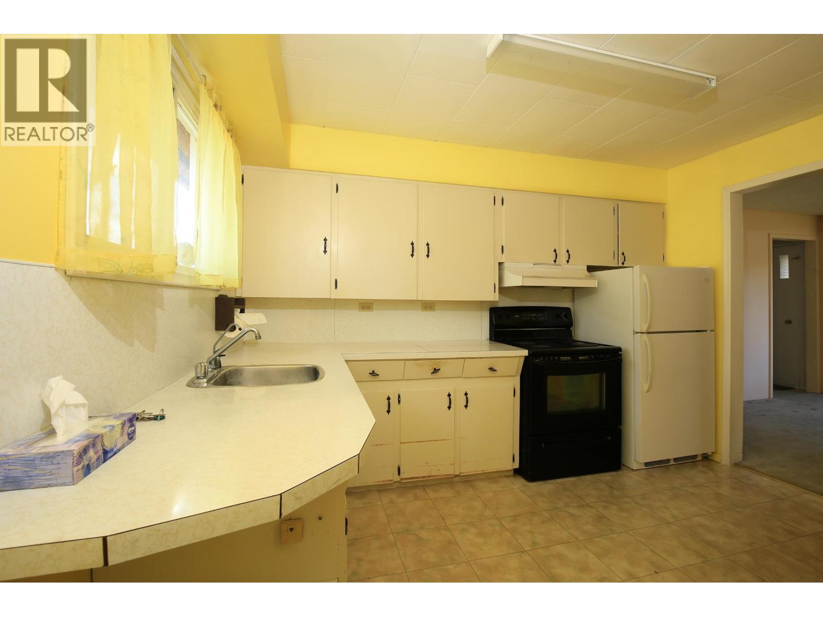 342 N Third Avenue, Williams Lake, BC - Indoor Photo Showing Kitchen