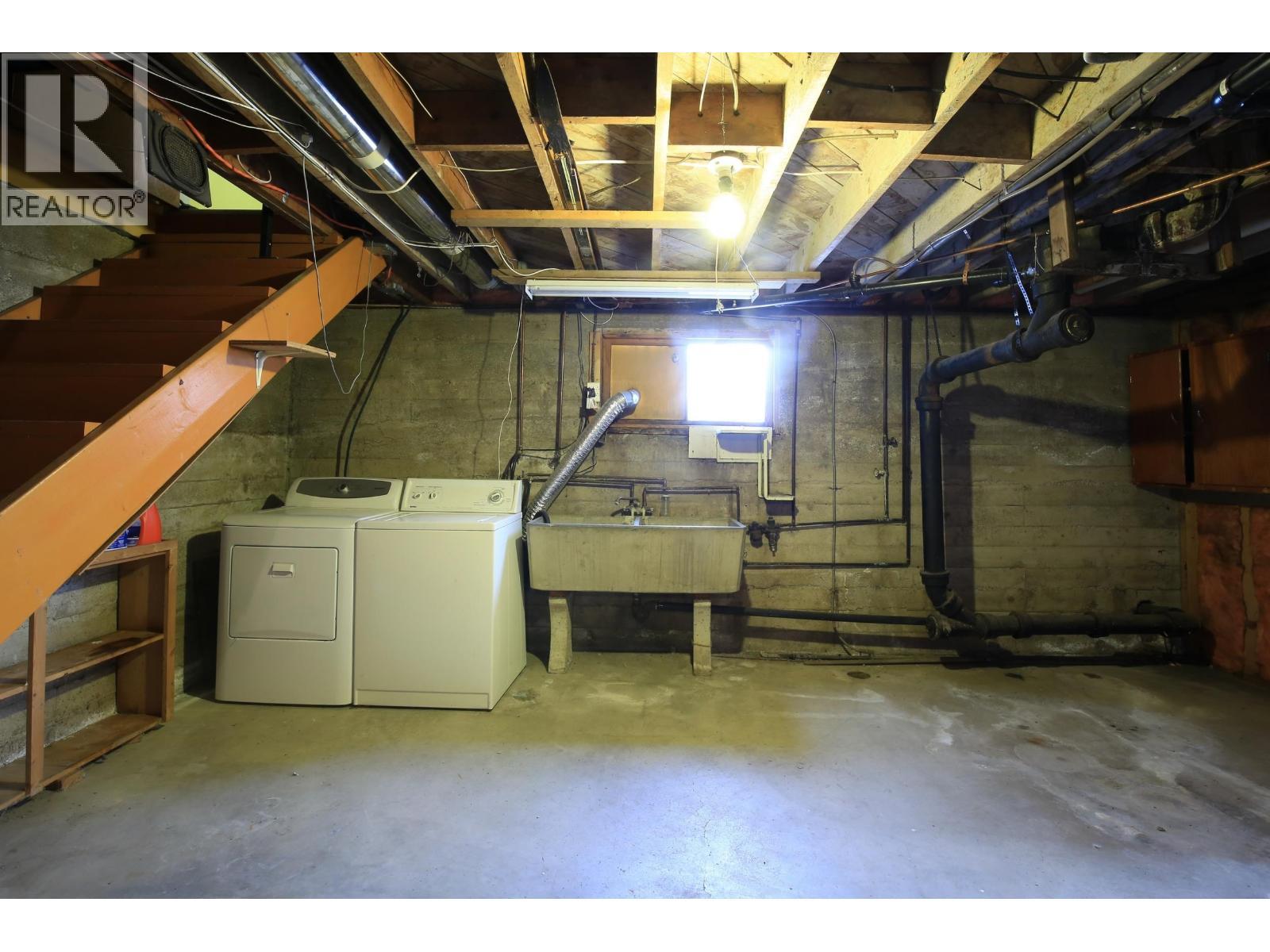 342 N Third Avenue, Williams Lake, BC - Indoor Photo Showing Laundry Room