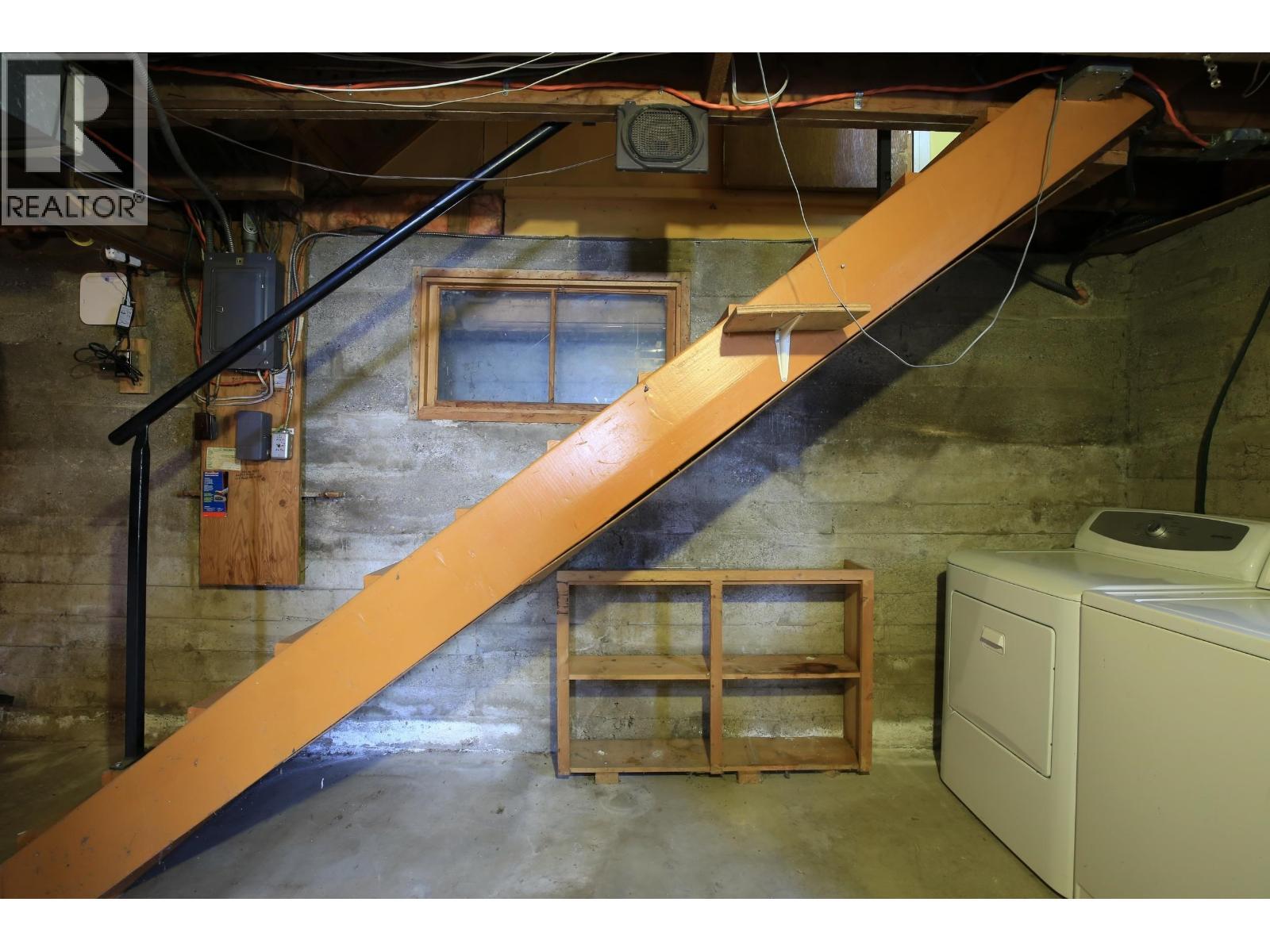 342 N Third Avenue, Williams Lake, BC - Indoor Photo Showing Laundry Room