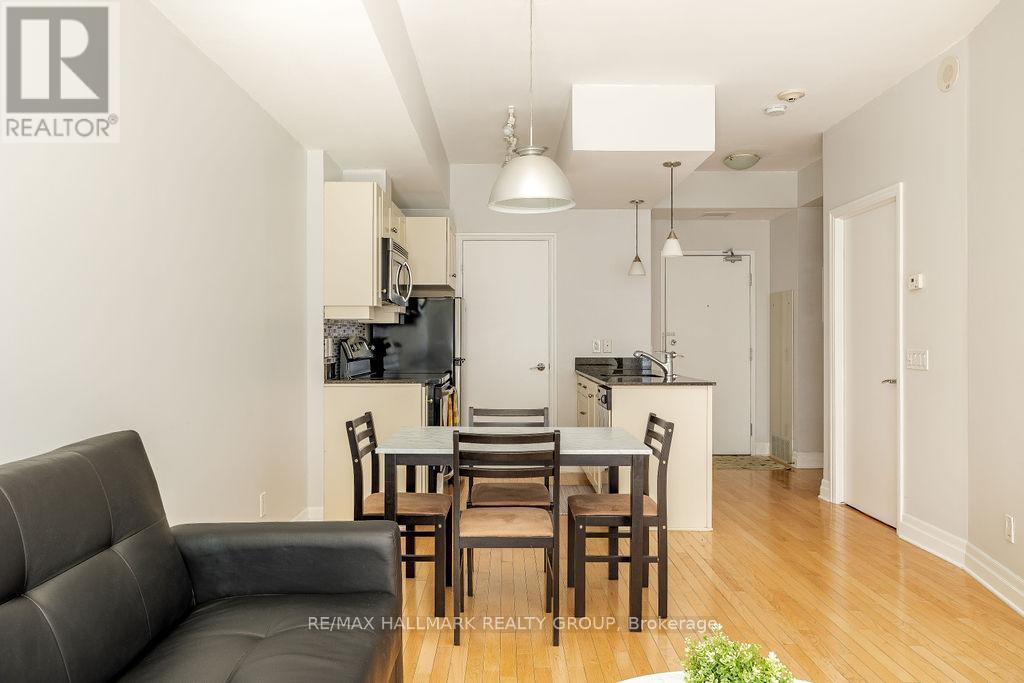 914 - 235 Kent Street, Ottawa, ON - Indoor