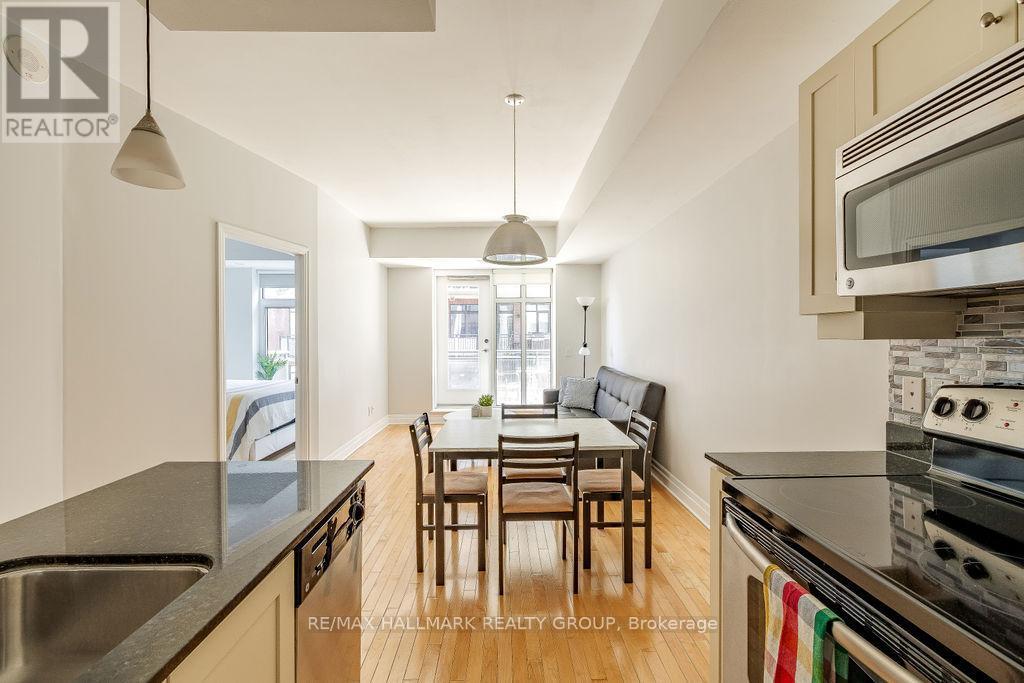 914 - 235 Kent Street, Ottawa, ON - Indoor Photo Showing Kitchen