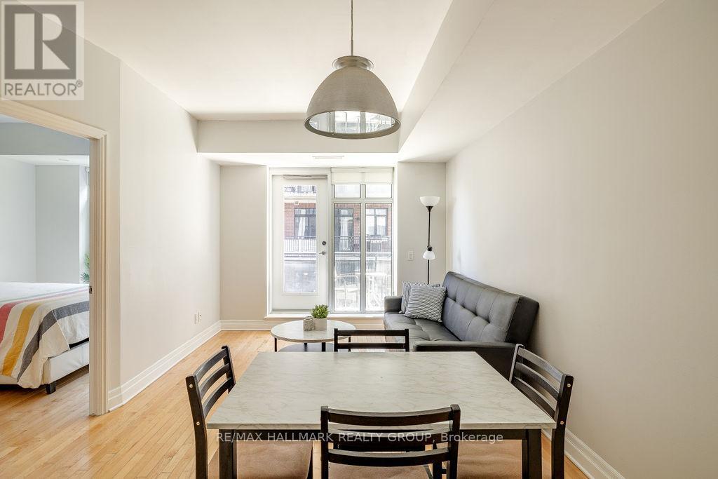 914 - 235 Kent Street, Ottawa, ON - Indoor Photo Showing Dining Room