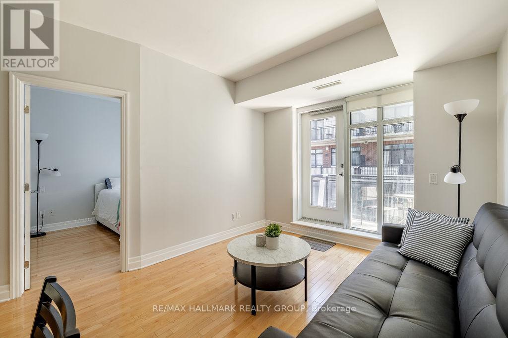 914 - 235 Kent Street, Ottawa, ON - Indoor Photo Showing Living Room
