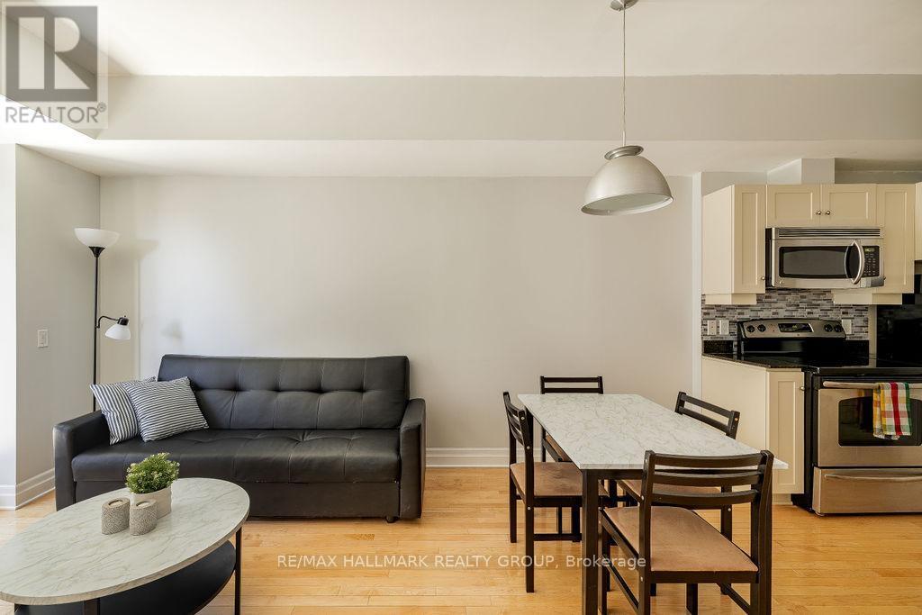 914 - 235 Kent Street, Ottawa, ON - Indoor