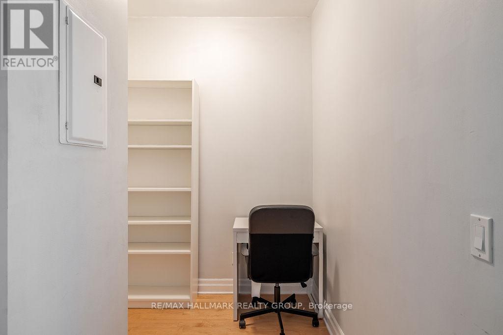 914 - 235 Kent Street, Ottawa, ON - Indoor