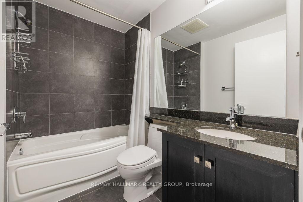 914 - 235 Kent Street, Ottawa, ON - Indoor Photo Showing Bathroom