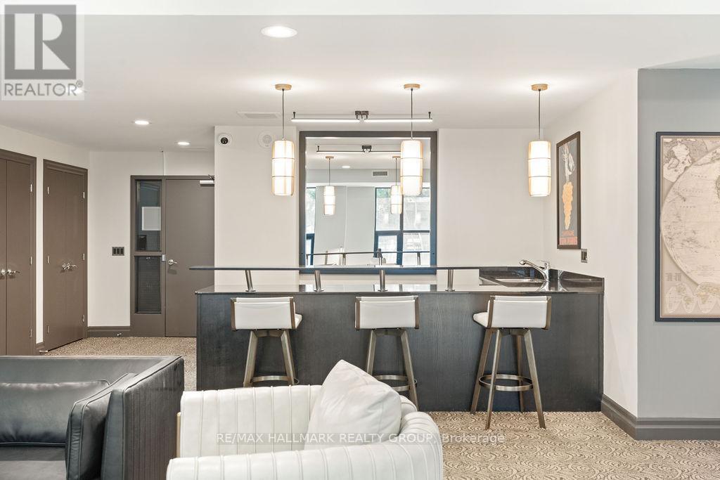 914 - 235 Kent Street, Ottawa, ON - Indoor