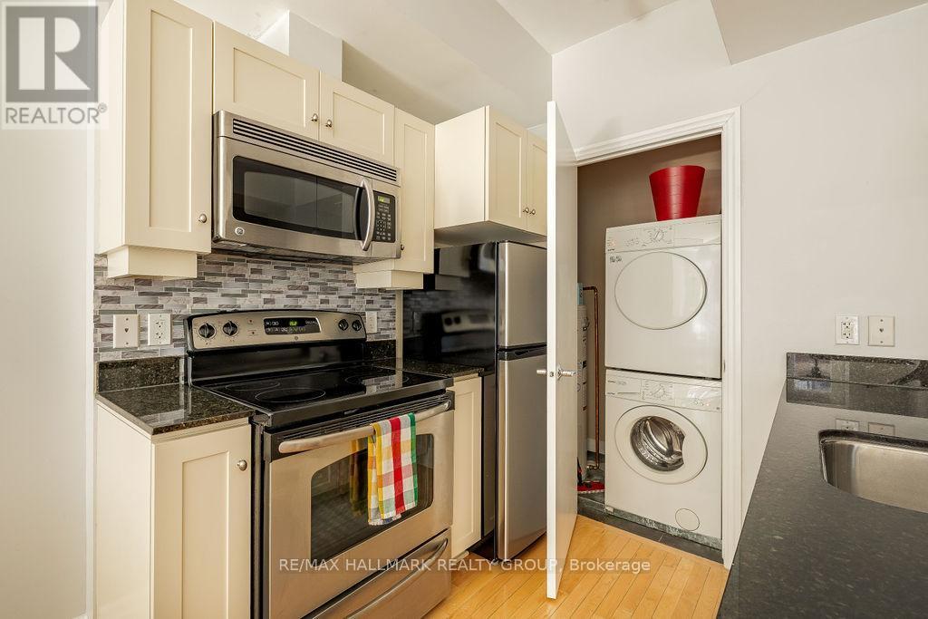 914 - 235 Kent Street, Ottawa, ON - Indoor Photo Showing Kitchen