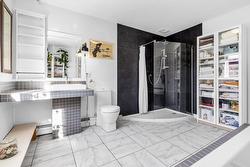 Ensuite bathroom -