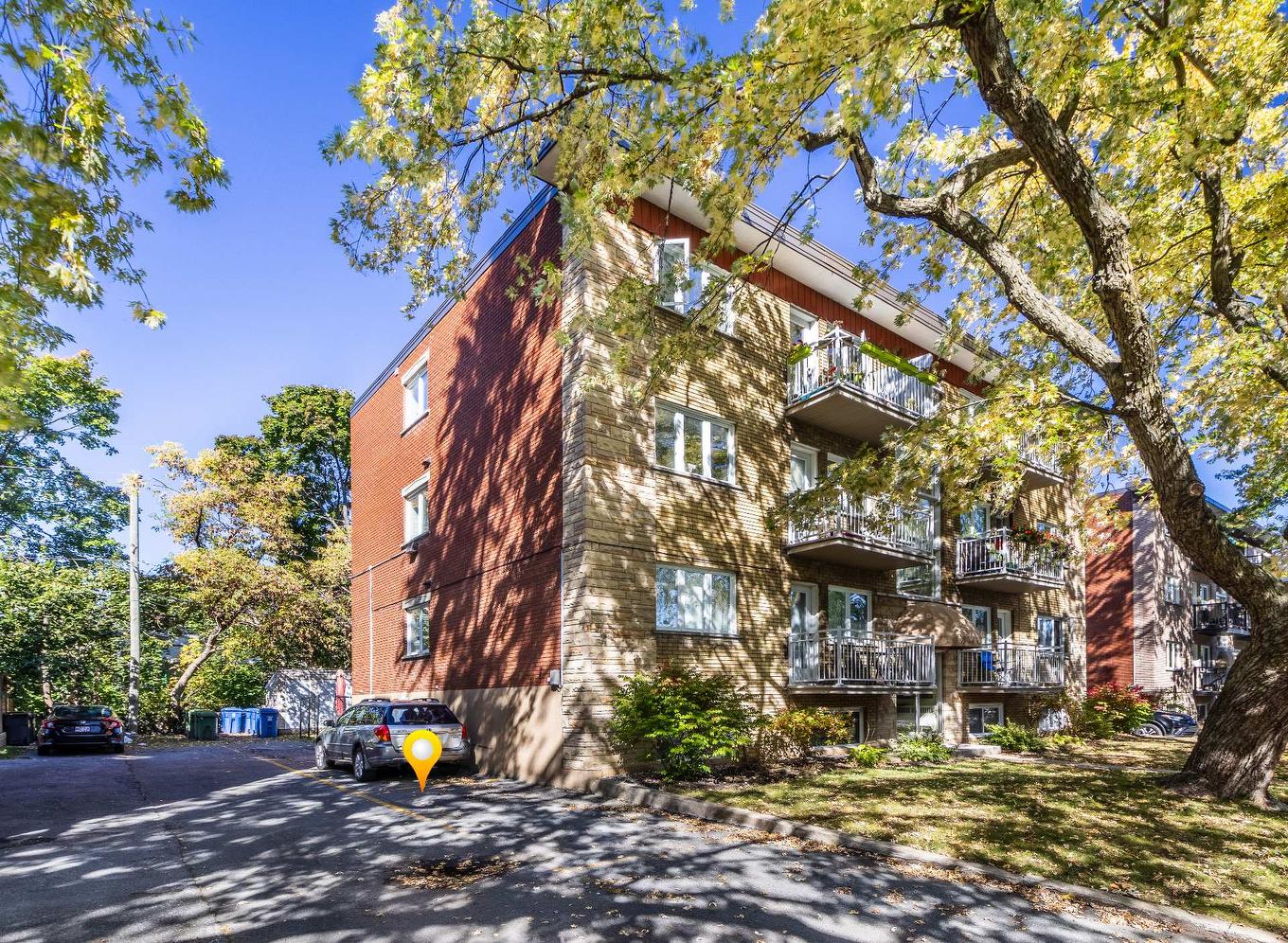 Stationnement - 7-84 Rue Reid, Saint-Lambert, QC - Outdoor