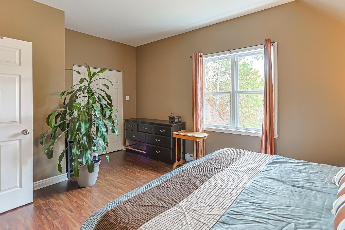 Chambre à coucher principale - 46 150E Avenue, Saint-Hippolyte, QC - Indoor Photo Showing Bedroom