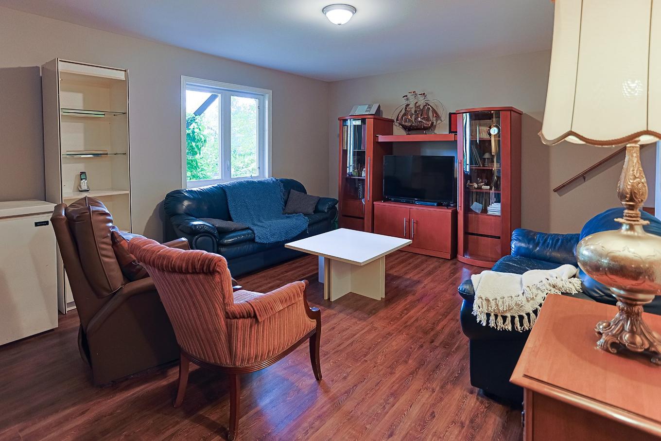 Salle familiale - 46 150E Avenue, Saint-Hippolyte, QC - Indoor Photo Showing Living Room