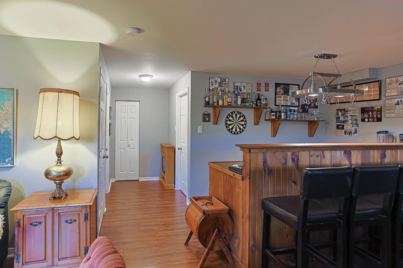 Salle familiale - 46 150E Avenue, Saint-Hippolyte, QC - Indoor Photo Showing Dining Room