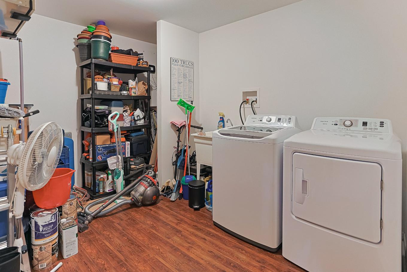 Salle de lavage - 46 150E Avenue, Saint-Hippolyte, QC - Indoor Photo Showing Laundry Room