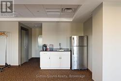 Level 5 Shared Common Room/Kitchenette -