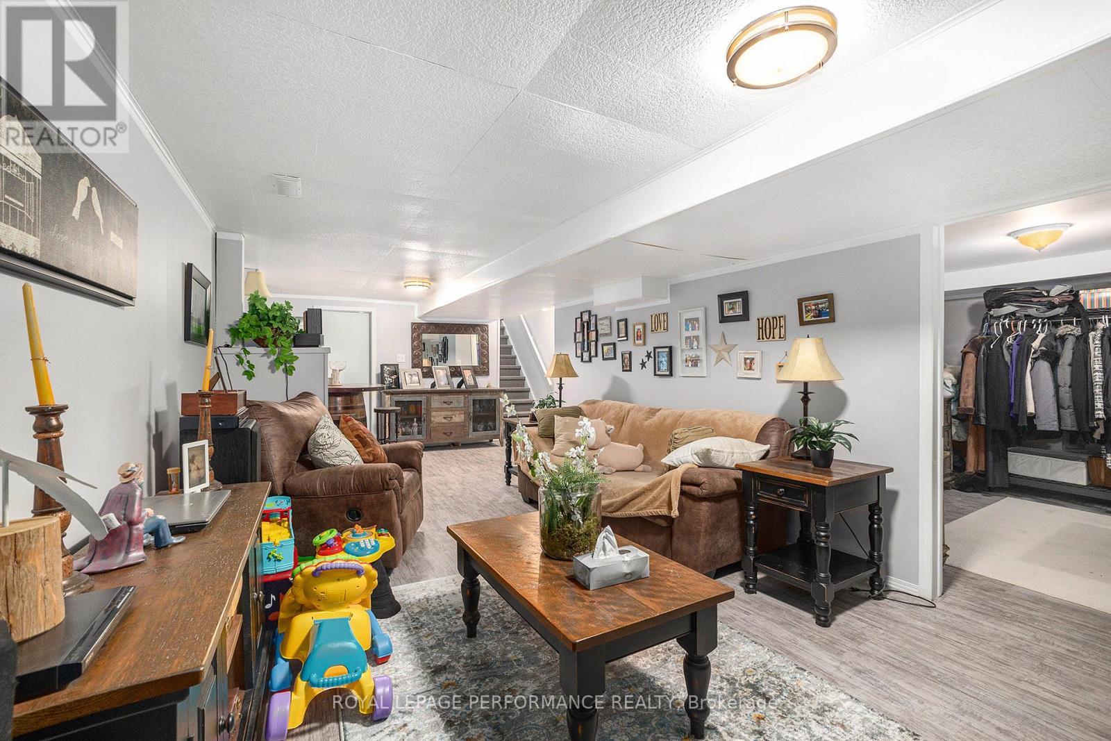 70 St Lawrence Street, South Stormont, ON - Indoor Photo Showing Living Room