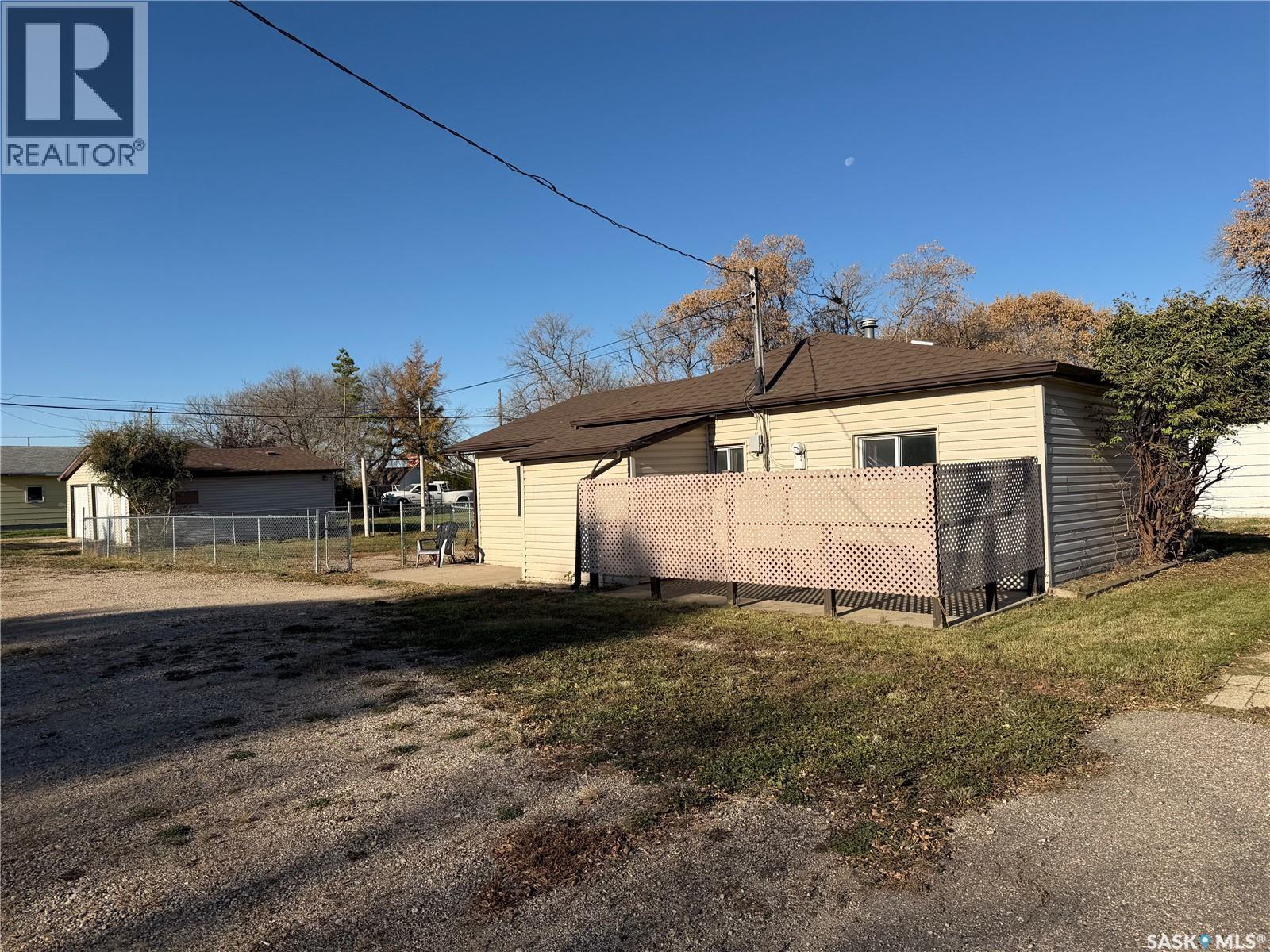 322 2Nd Avenue, Young, SK - Outdoor With Deck Patio Veranda