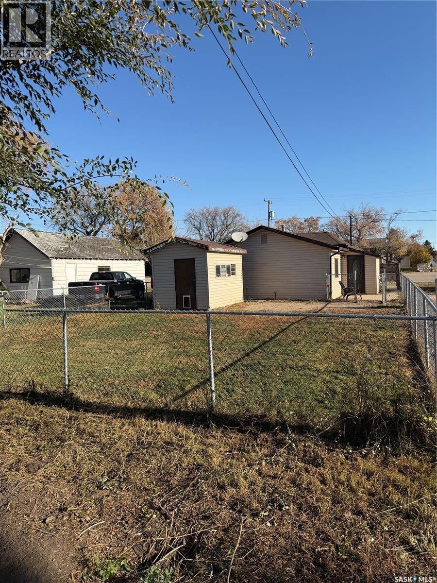 322 2Nd Avenue, Young, SK - Outdoor