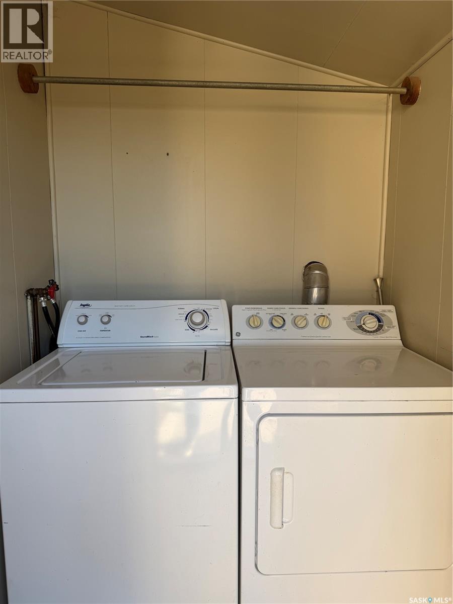 322 2Nd Avenue, Young, SK - Indoor Photo Showing Laundry Room