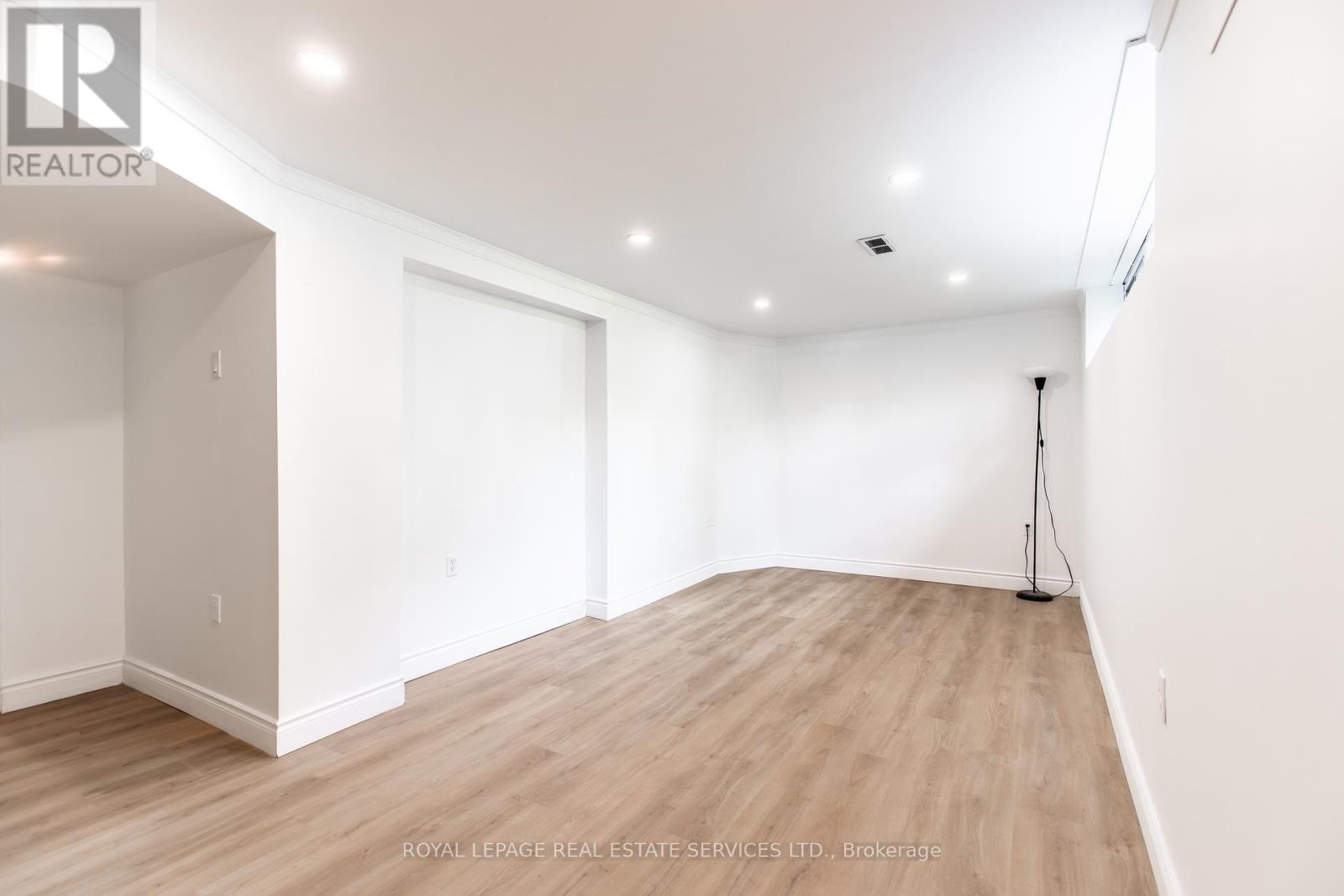 Lower level recreation room with large windows - Unit #2 - 227 Lakeshore Road W, Oakville, ON - Indoor Photo Showing Other Room
