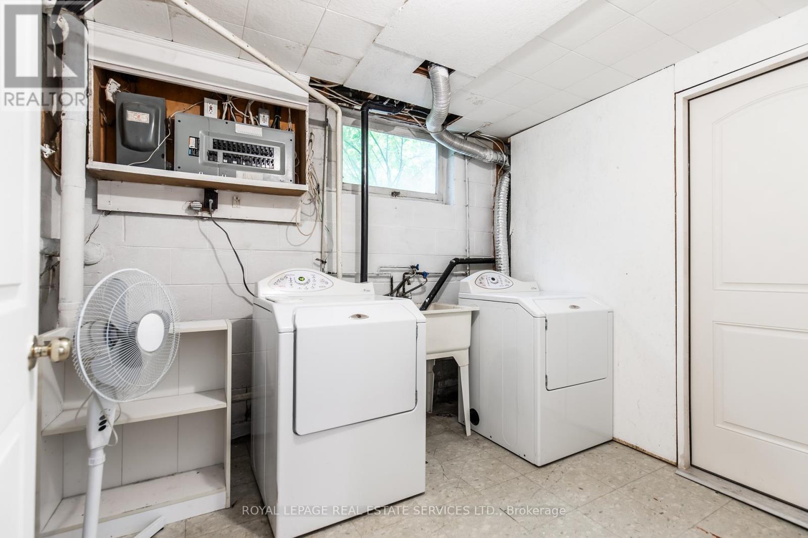 Private laundry room - Unit #2 - 227 Lakeshore Road W, Oakville, ON - Indoor Photo Showing Laundry Room