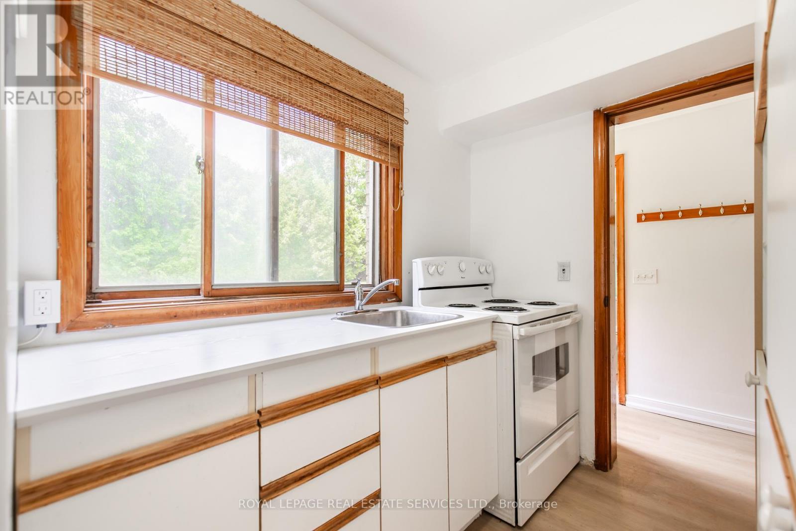 Kitchen looks out to backyard - Unit #2 - 227 Lakeshore Road W, Oakville, ON - Indoor Photo Showing Kitchen