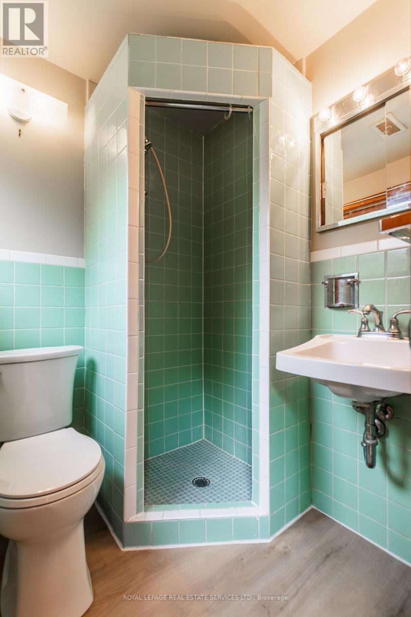 3 pc bathroom - Unit #2 - 227 Lakeshore Road W, Oakville, ON - Indoor Photo Showing Bathroom