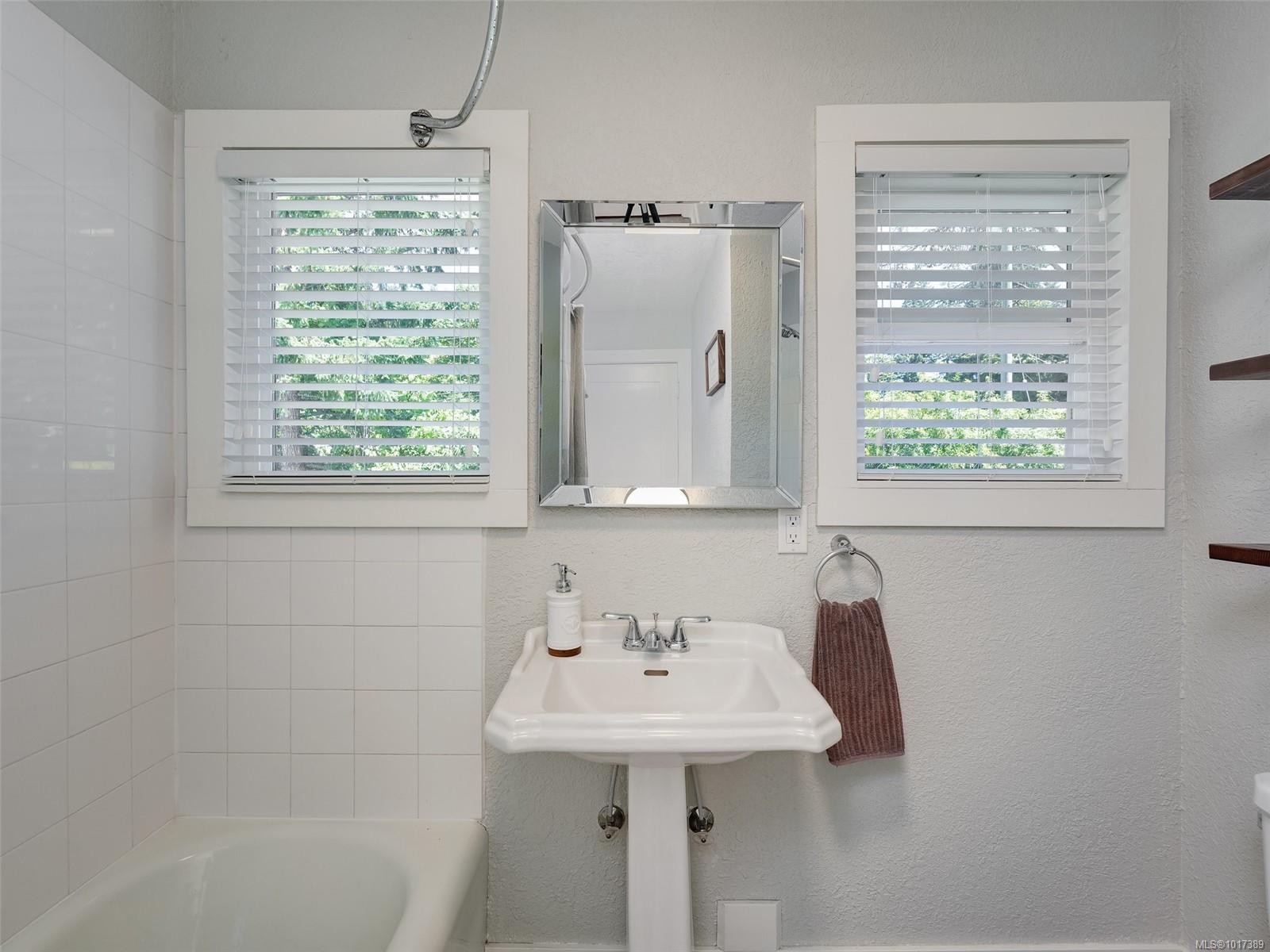 2564 Lavinia Rd, Shawnigan Lake, BC