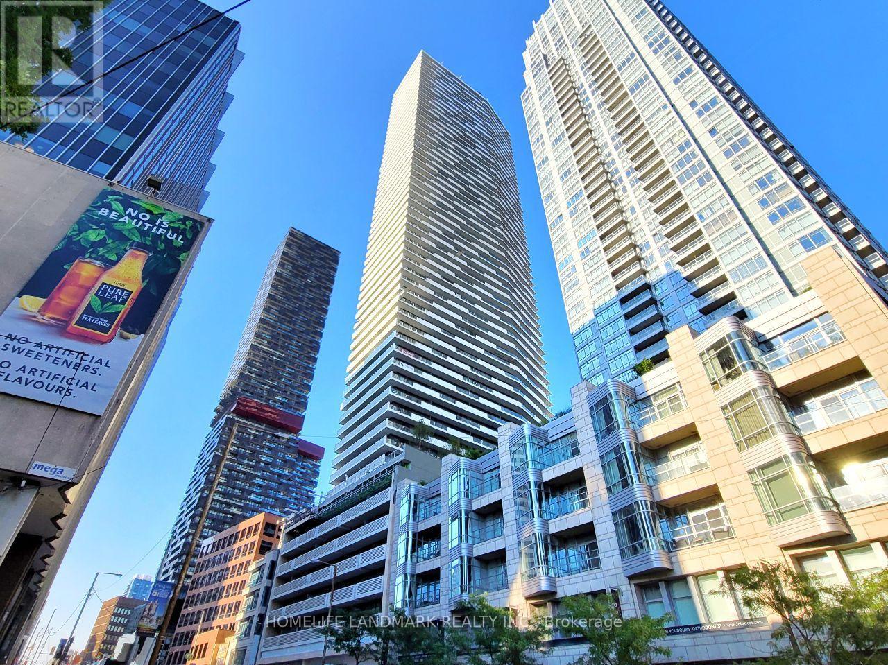 1510 - 2221 Yonge Street, Toronto, ON - Outdoor With Balcony With Facade