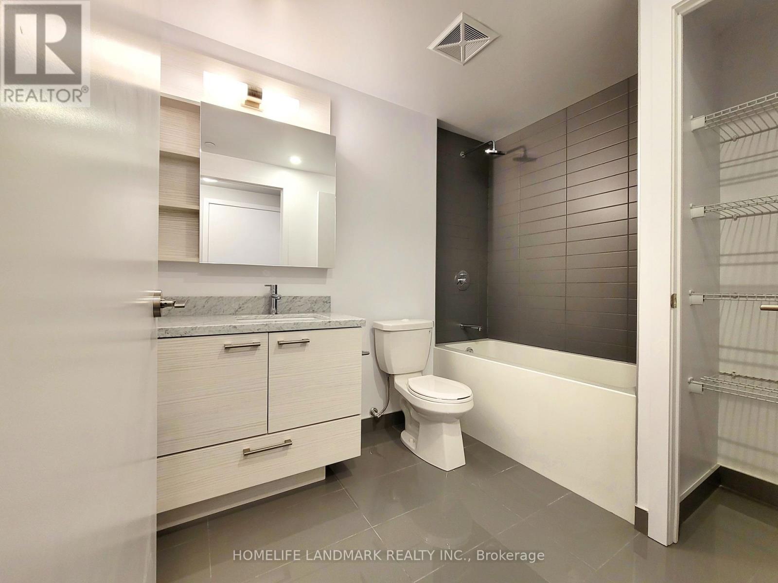 1510 - 2221 Yonge Street, Toronto, ON - Indoor Photo Showing Bathroom