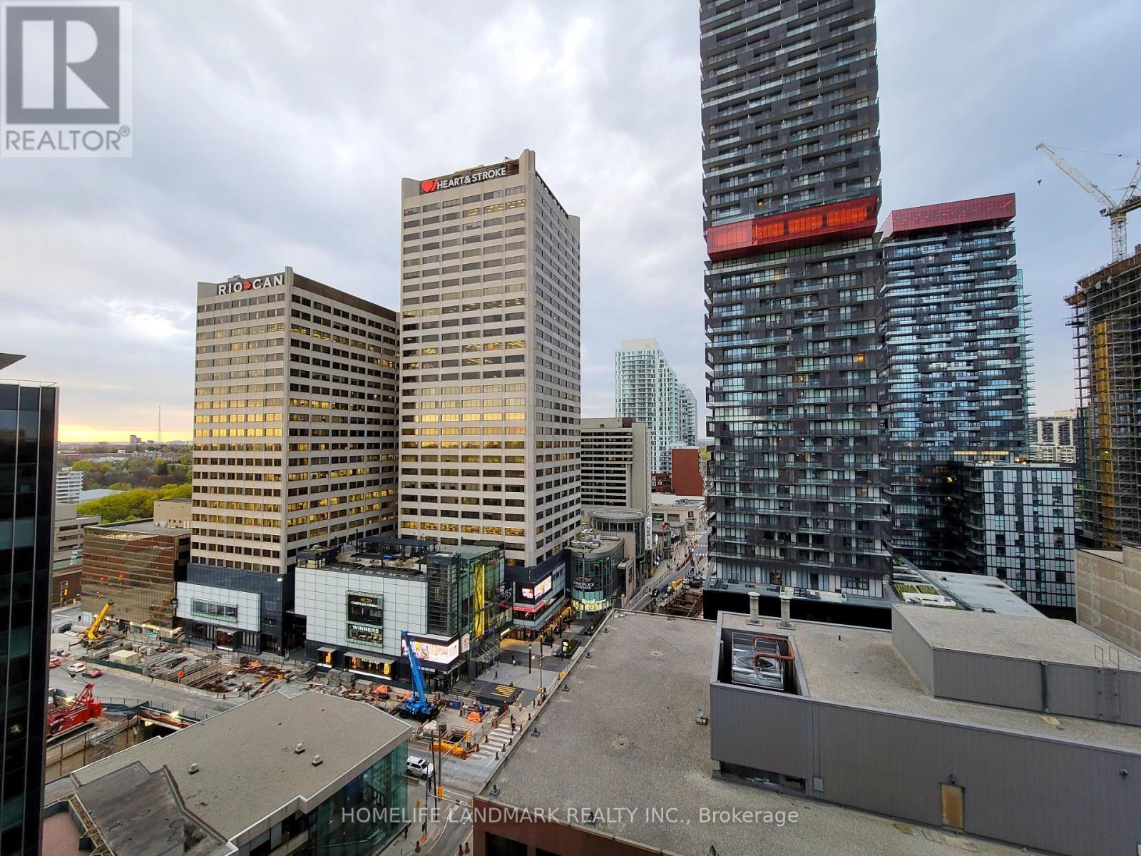 1510 - 2221 Yonge Street, Toronto, ON - Outdoor