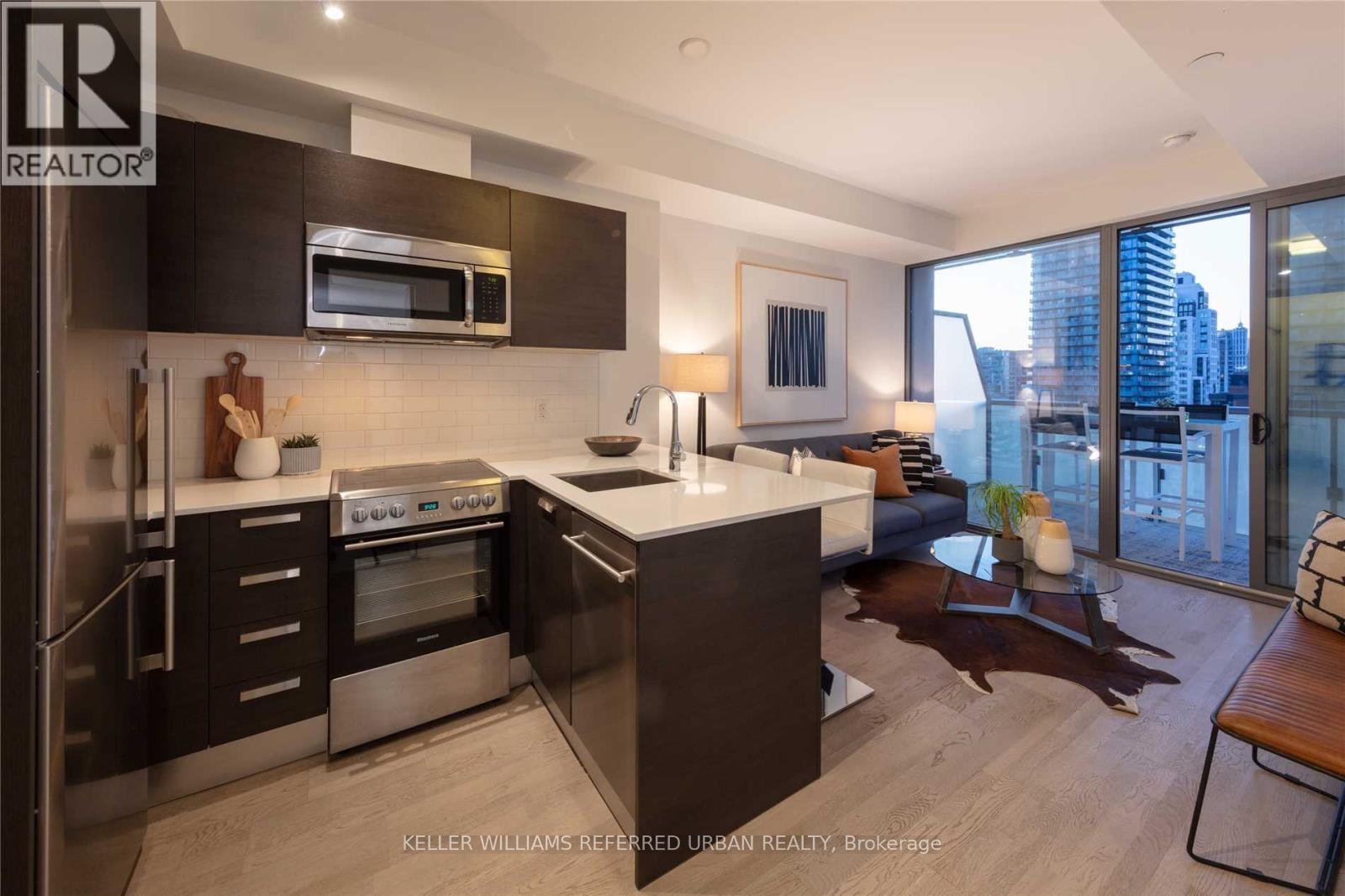 2508 - 57 St Joseph Street, Toronto, ON - Indoor Photo Showing Kitchen With Upgraded Kitchen