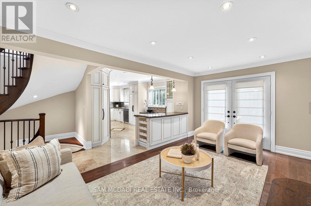 1779 Fifeshire Court, Mississauga, ON - Indoor Photo Showing Living Room