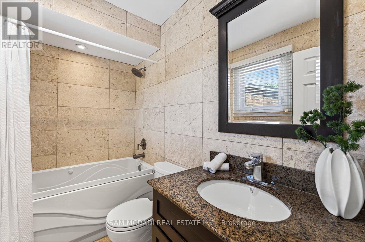 1779 Fifeshire Court, Mississauga, ON - Indoor Photo Showing Bathroom