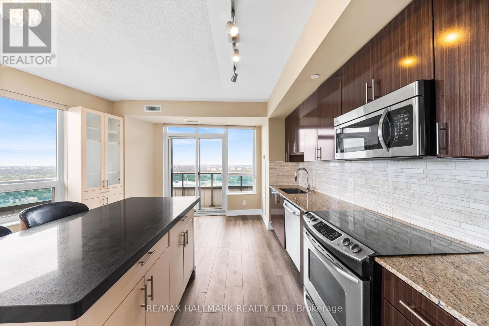 Ph301 - 7171 Yonge Street, Markham, ON - Indoor Photo Showing Kitchen With Upgraded Kitchen