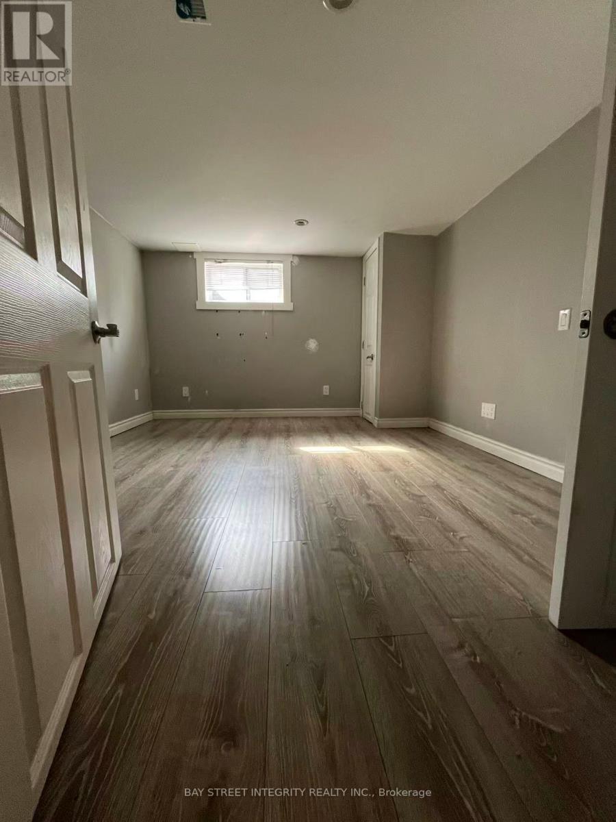 57 Howard Road, Newmarket, ON - Indoor Photo Showing Garage