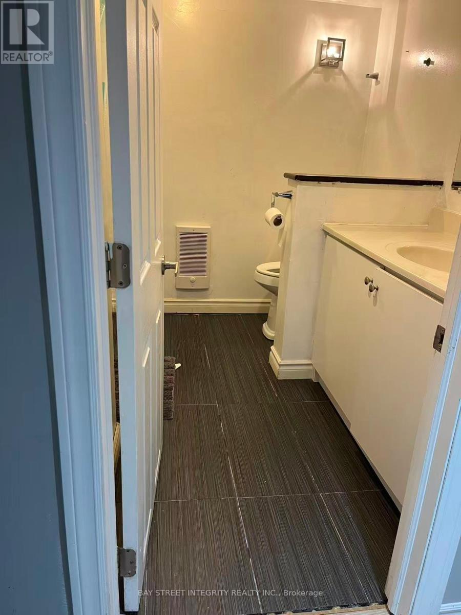 57 Howard Road, Newmarket, ON - Indoor Photo Showing Bathroom