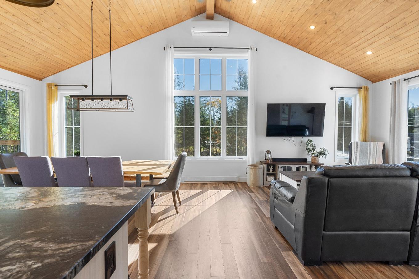 Salon - 5900 Route De Fossambault, Fossambault-Sur-Le-Lac, QC - Indoor Photo Showing Living Room