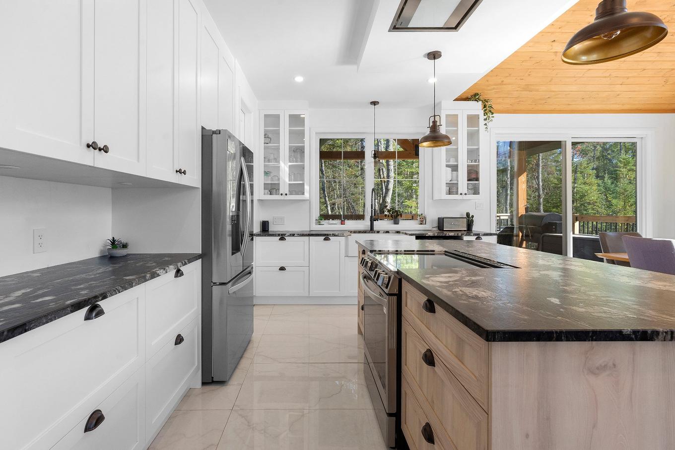 Cuisine - 5900 Route De Fossambault, Fossambault-Sur-Le-Lac, QC - Indoor Photo Showing Kitchen With Upgraded Kitchen