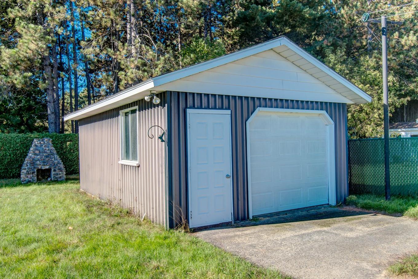 Garage - 24 Rue Des Bouleaux, Sorel-Tracy, QC - Outdoor