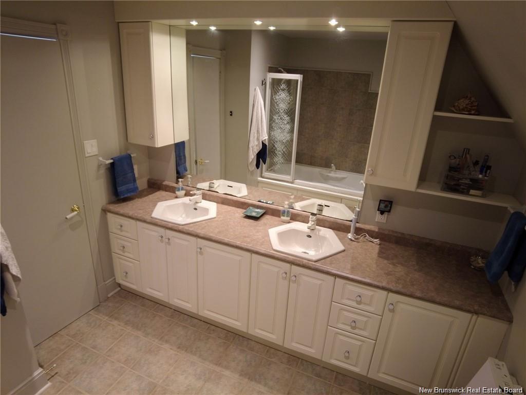 490A St Pierre Ouest Blvd, Caraquet, NB