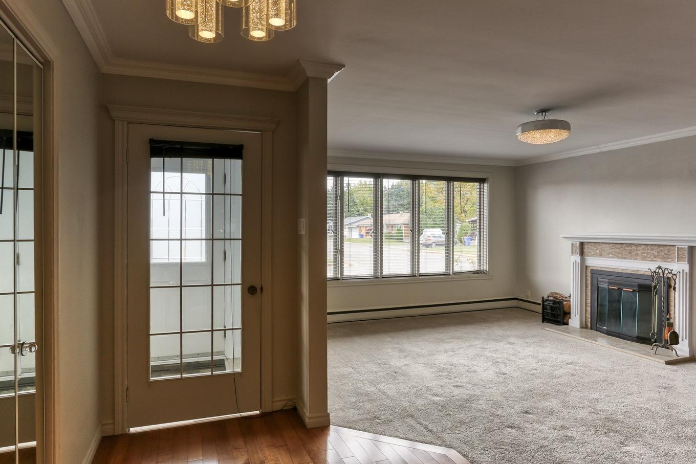 Hall - 2705 Boul. De Shawinigan-Sud, Shawinigan, QC - Indoor Photo Showing Other Room With Fireplace