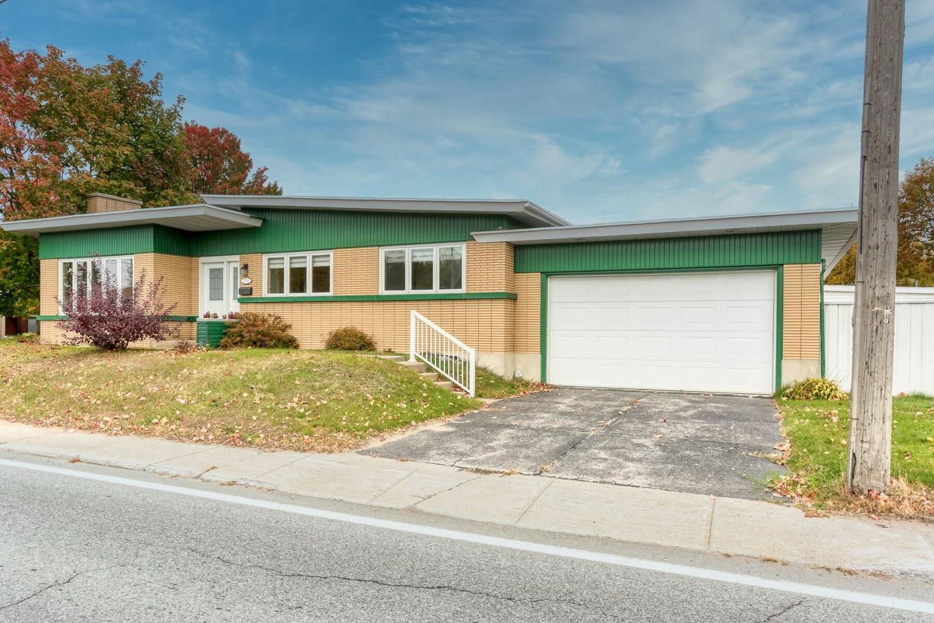 Frontage - 2705 Boul. De Shawinigan-Sud, Shawinigan, QC - Outdoor