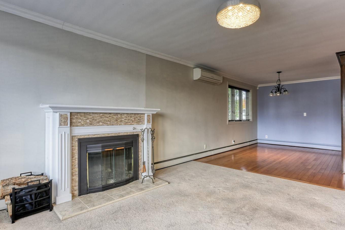 Living room - 2705 Boul. De Shawinigan-Sud, Shawinigan, QC - Indoor With Fireplace