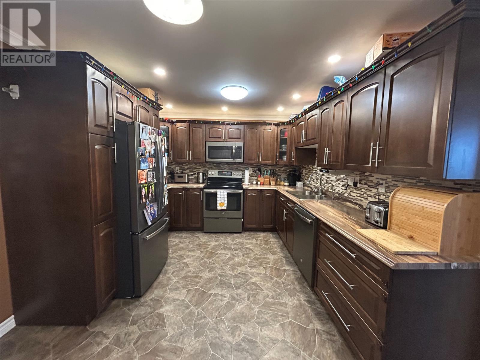 49 Park Drive, Happy Valley-Goose Bay, NL - Indoor Photo Showing Kitchen With Double Sink