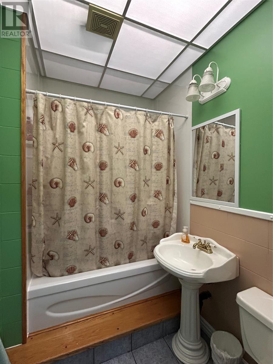 49 Park Drive, Happy Valley-Goose Bay, NL - Indoor Photo Showing Bathroom