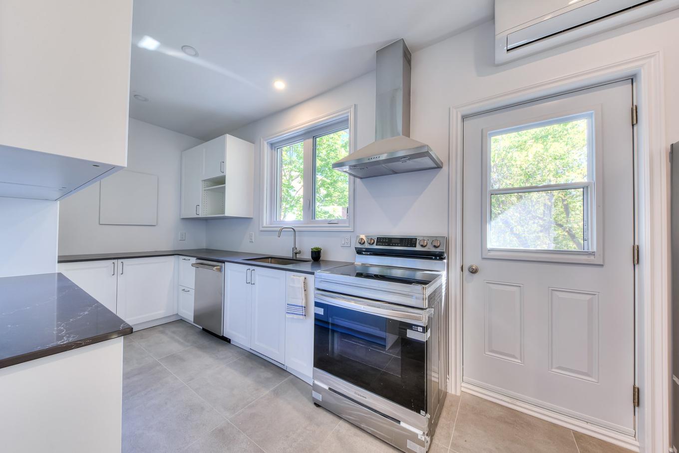 Kitchen - 5872 Av. Somerled, Montréal (Côte-Des-Neiges/Notre-Dame-De-Grâce), QC - Indoor Photo Showing Kitchen